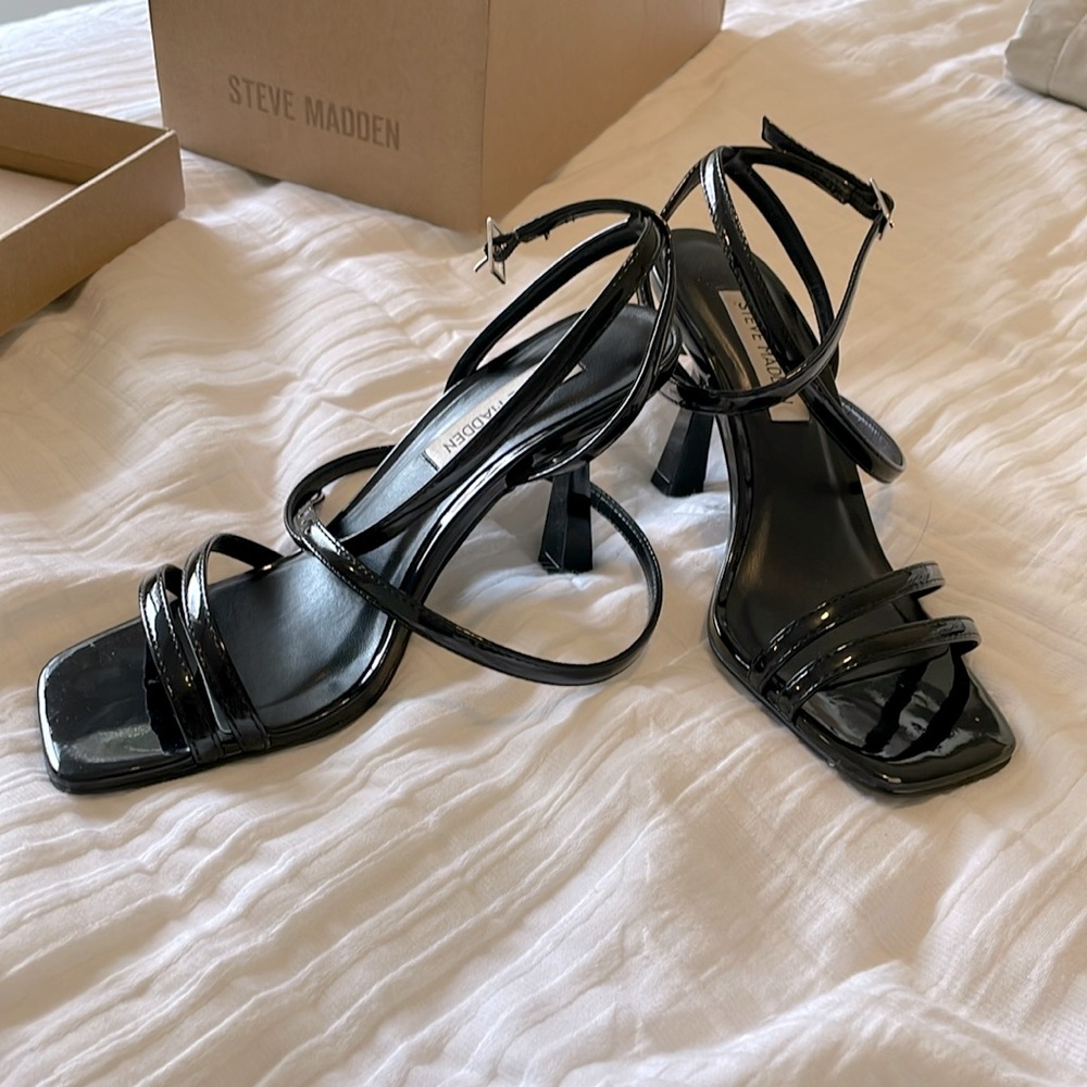 Steve Madden Kyrah/ Kyra black patent leather lace up heels